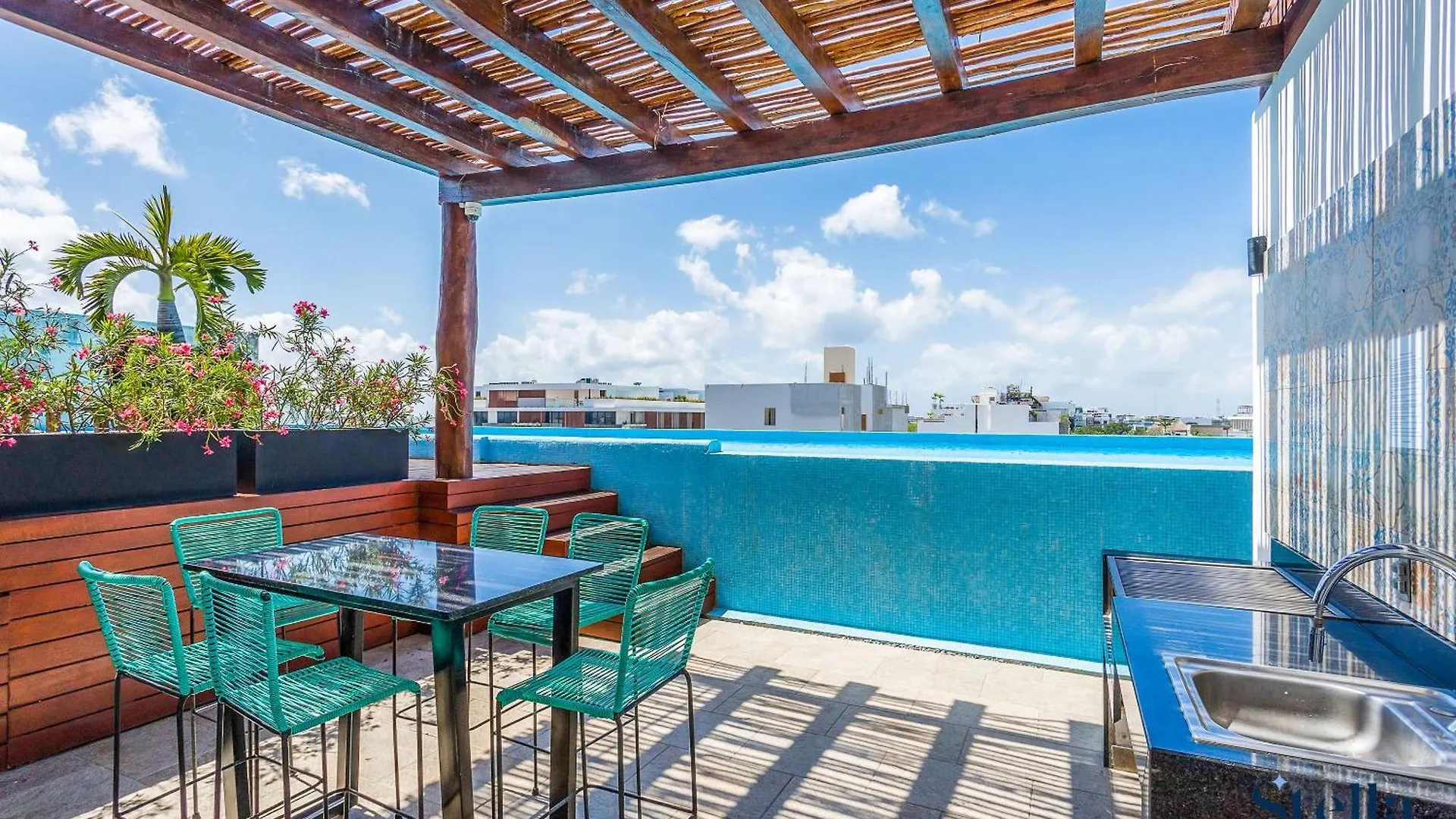Condos With Roof Pool Half Block To 5Th Ave Playa del Carmen